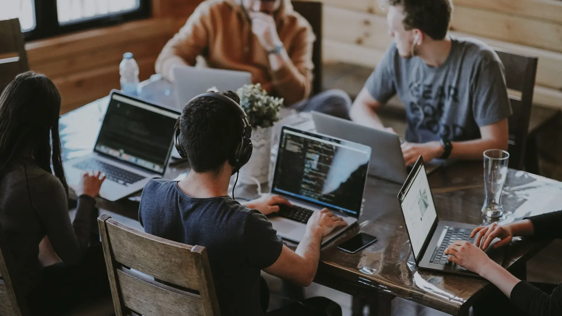 Digital Nomad Taxes: Your Guide to Legally Travel and Work Remotely